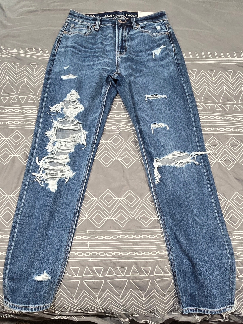 American Eagle High Waisted Distressed Mom Jeans Size 0/25 - Picture 9 of 9